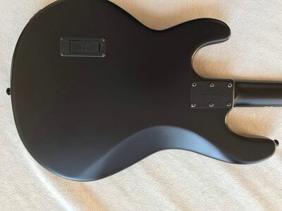 Music Man Stingray 4H Stealth