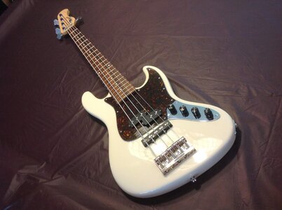 Sadowsky PJ5   Oly White / Tort Beauty