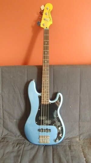 2017 Squier VM P/J Bass w/EMG Gzr Pickups - Lake Placid Blue