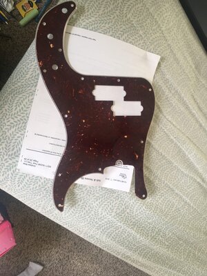 Fender P tort pickguard