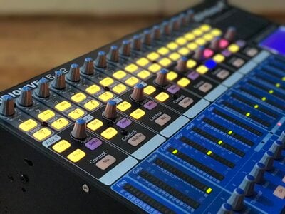 16 Channel Digital Presonus Mixer with Extras