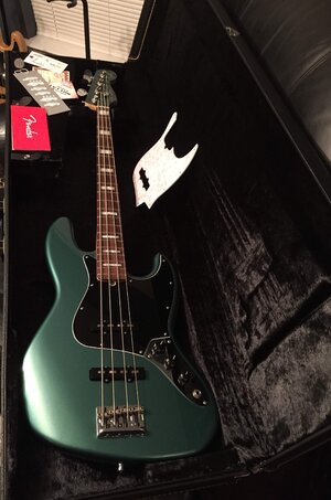 Fender Adam Clayton Signature Jazz w/hard case Sherwood Green