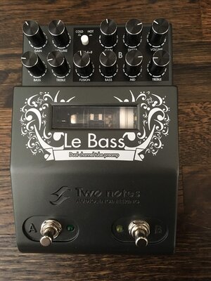 Two Notes Le Bass, packaging, power supply