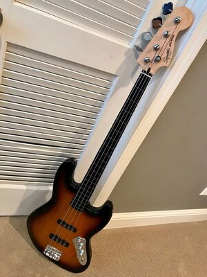 Squier Fretless Jazz Bass