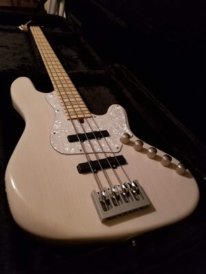 Elrick NJS Expat NAMM Bass MINT!