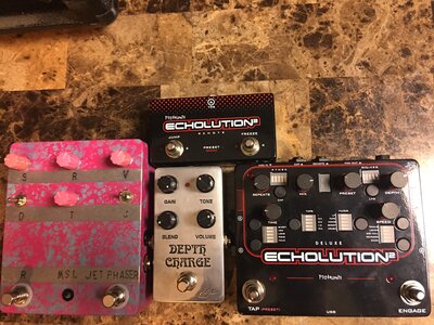 Lovetone Meatball, thumpinator, PDS 20/20,MSL Jet phaser, johnk Depth charge, Pigtronix echolution