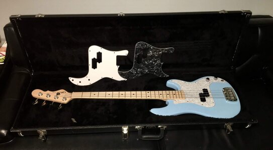 USA G&L LB-100 Bass - Himalayan Blue Lightweight w/extras