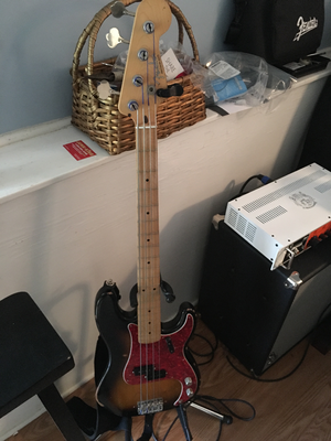 Fender Roadworn Precision with Tort PG (as well as original)