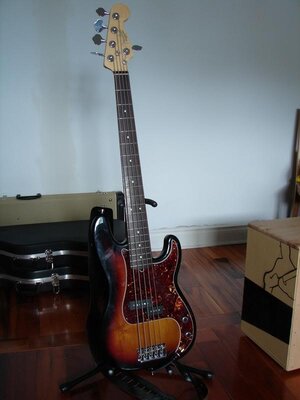 Feeler FT : Fender American 2008 5strings Precision bass (Sunburst/Tort)