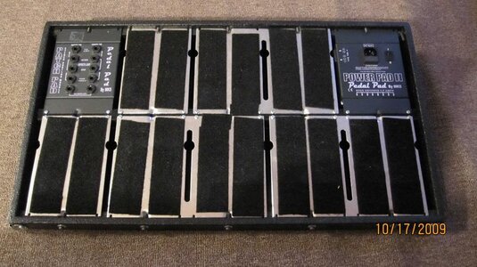 F/S - MKS Pedal Pad Lite Powered Pedal Board