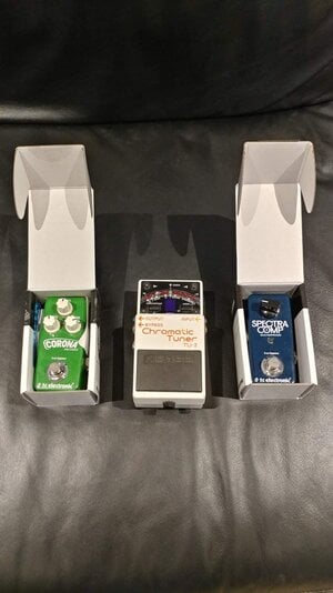 TC Electronic Corona Chorus Mini, Boss TU-2