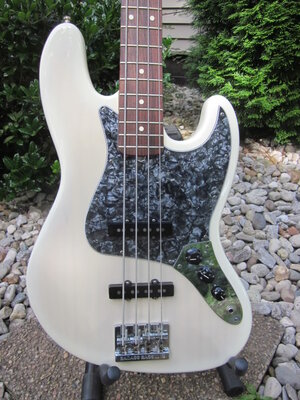 1995 Fender USA Jazz - CUSTOM!! Olympic white burst, SD pups, Badass III, Lull setup!