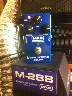 Fs/ft MXR Bass Octave Deluxe, EHX Holy Grail