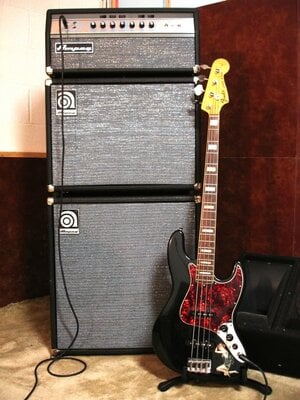 Feeler:  USA Ampeg SVT-VR in mint condish with ATA case