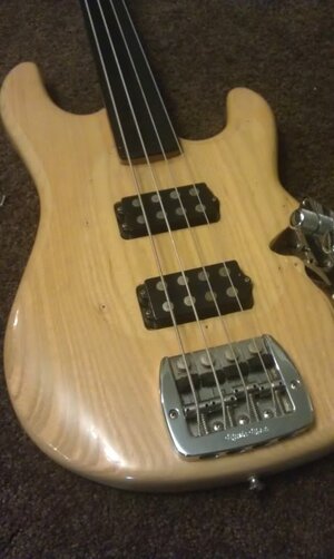 1979 musicman sabre fretless