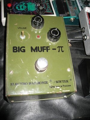 Sovtek Big Muff (Green Russian Bubble Font)