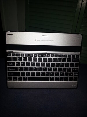 FS: Apple Ipad 2 Bluetooth Keyboard