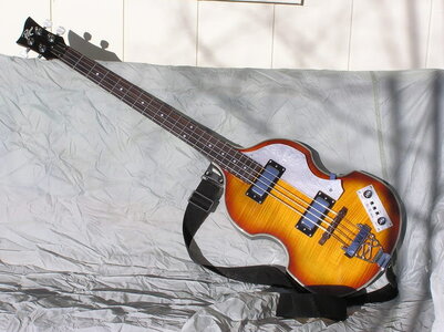 FS: Rogue VB-100 "Beatle Bass" with case