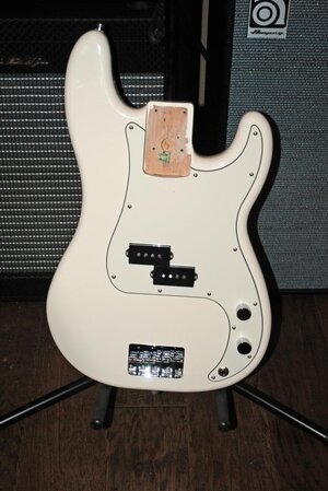 2011 Arctic White FENDER Standard Precision loaded body FS