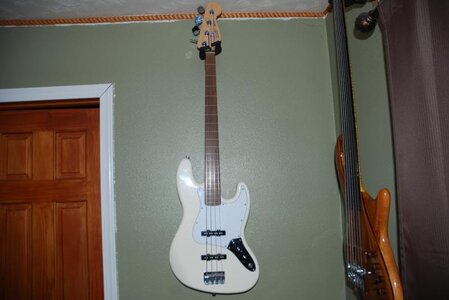 mim fender jazz fretless white on white