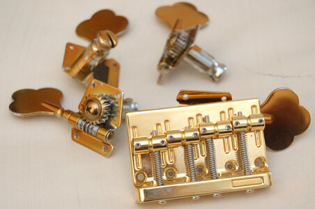 Gold Gotoh bridge and Gold clover tuners