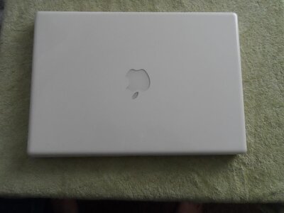 F/S: White Macbook