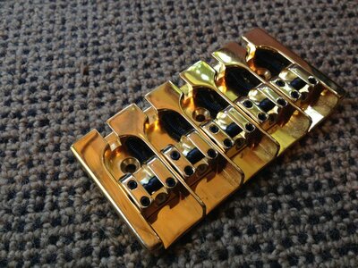 Hipshot Bridge 'A' style - GOLD 5 string