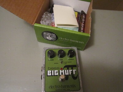 EHX Bass Big Muff PI, Mooer Shimverb, Morley ABY