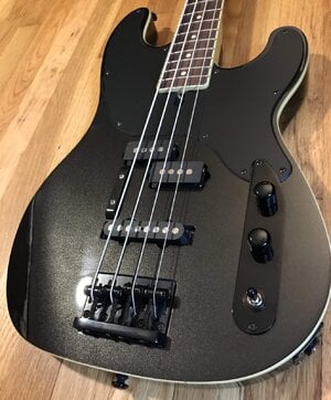 Schecter Michael Anthony Bass w/ new Kaces Polyfoam Case