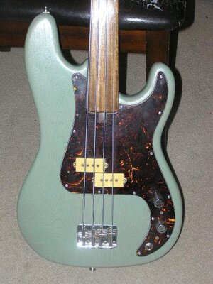 Fender Fretless (2).JPG