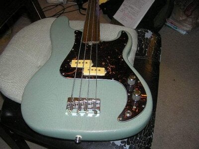 Fender Fretless (9).JPG