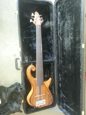 alfonso iturra scroll 6 string fretless