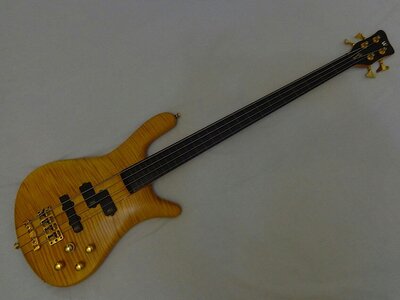 PRICE DROP!  Warwick Streamer Stage I 4 Strings Lined Fretless LIKE NEW / MINT!! 2599$