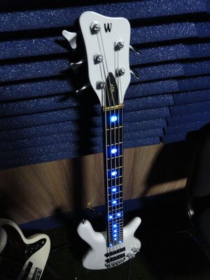 Warwick Streamer Stage II 5 strings Custom Shop White Finish & LED's LIKE NEW 3999$