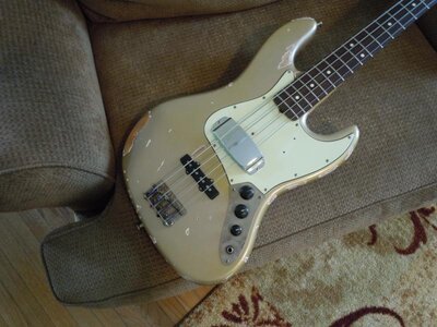 Jazz Bass, Shoreline Gold Relic