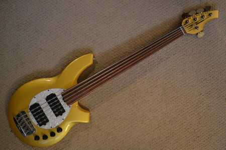 Music Man Bongo 5 Fretless