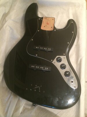 Squier VM '77 Jazz bass body, black...