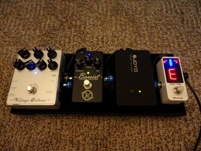 Keeley Bassist Comp, Mooer baby tuner, Joyo JMP-01