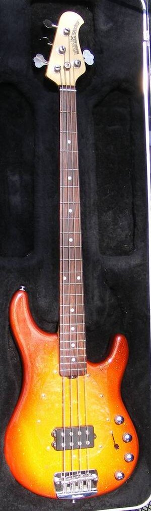 2002 .EBMM 4 H Sterling (USA)Autumn Red Burst with rosewood fretboard