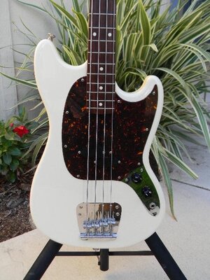 Fender Mustang - CIJ, Oly White & Tort