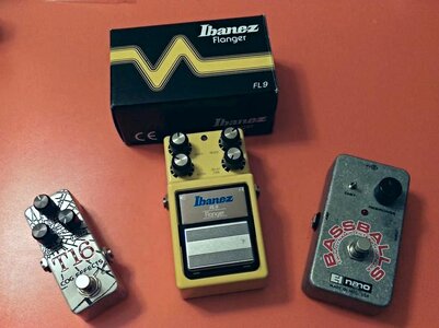 Source Audio Orbital, BBE Soul Vibe, Ibanez FL9 flanger, Bassballs nano