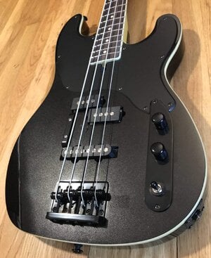 Schecter Michael Anthony Bass (w/dings) w/ Schecter Molded Case OR new iGIG G515D Dual Bag