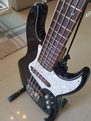 XOTIC XJ-1T 5 String Bass