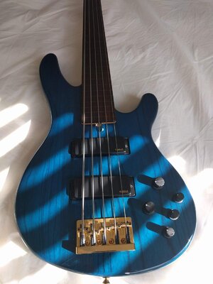 Yamaha TRB-5II Fretless Trans Blue!