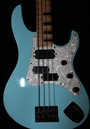 Only: As BRAND NEW, Billy Sheehan, Attitude Limited 3 Bass, Yamaha 10/10 as is Case