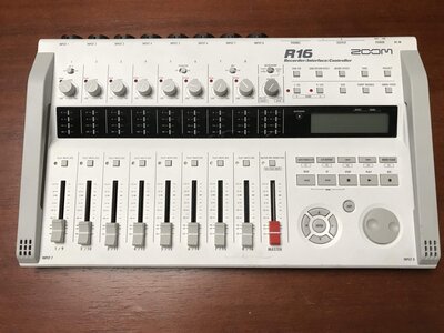 Zoom R16 MultiTrack Recorder Interface and Controller