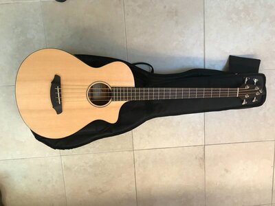 Breedlove Passport B350 / SMe4 acoustic electric bass (32" scale!)