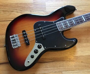 Fender MIM Classic Series 70's Jazz