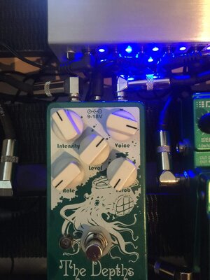 EARTHQUAKER DEVICES THE DEPTHS VIBE PEDAL