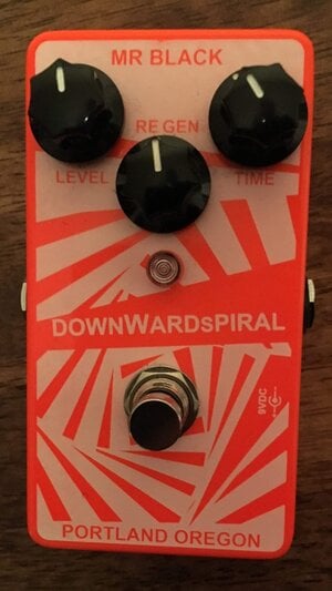 Mr. Black Downward Spiral delay pedal